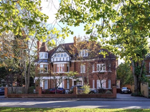 Bridge Road, East Molesey