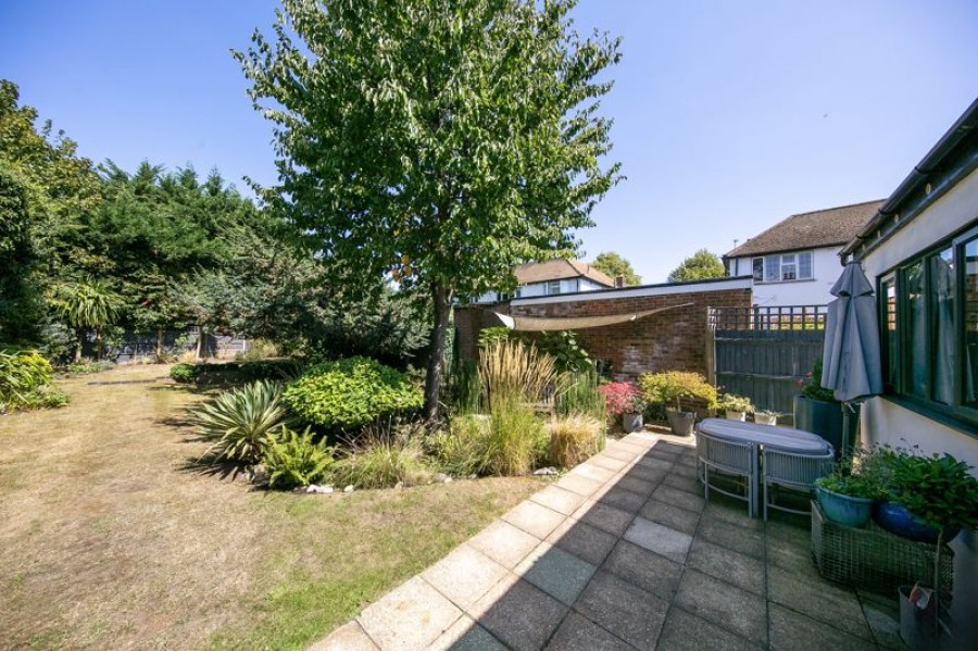 Images for Elm Tree Avenue, Esher EAID:Miles&Bird BID:Miles & Bird