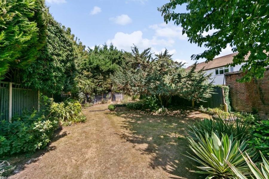 Images for Elm Tree Avenue, Esher EAID:Miles&Bird BID:Miles & Bird
