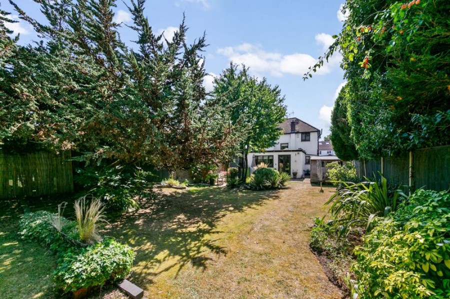 Images for Elm Tree Avenue, Esher EAID:Miles&Bird BID:Miles & Bird