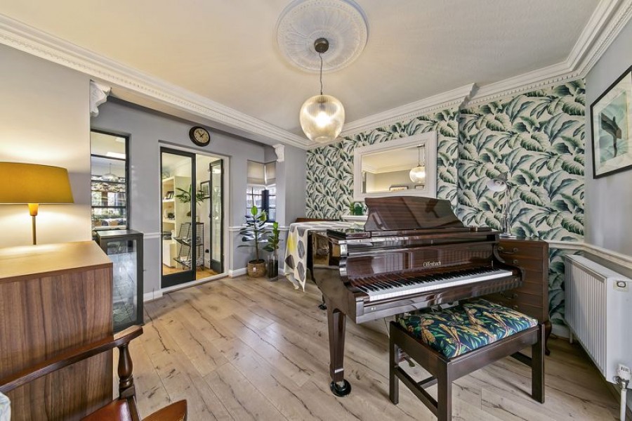 Images for Elm Tree Avenue, Esher EAID:Miles&Bird BID:Miles & Bird