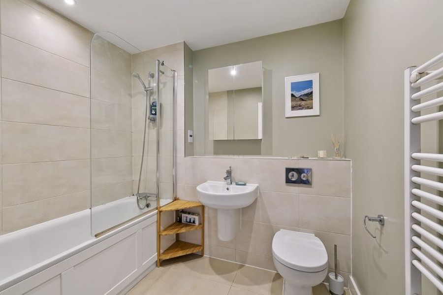Images for Makepeace Court, Blagrove Road, Teddington EAID:Miles&Bird BID:Miles & Bird