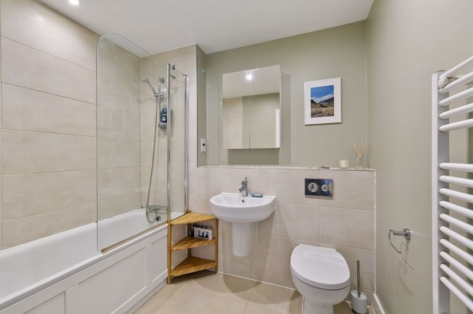 Images for Makepeace Court, Blagrove Road, Teddington EAID:Miles&Bird BID:Miles & Bird