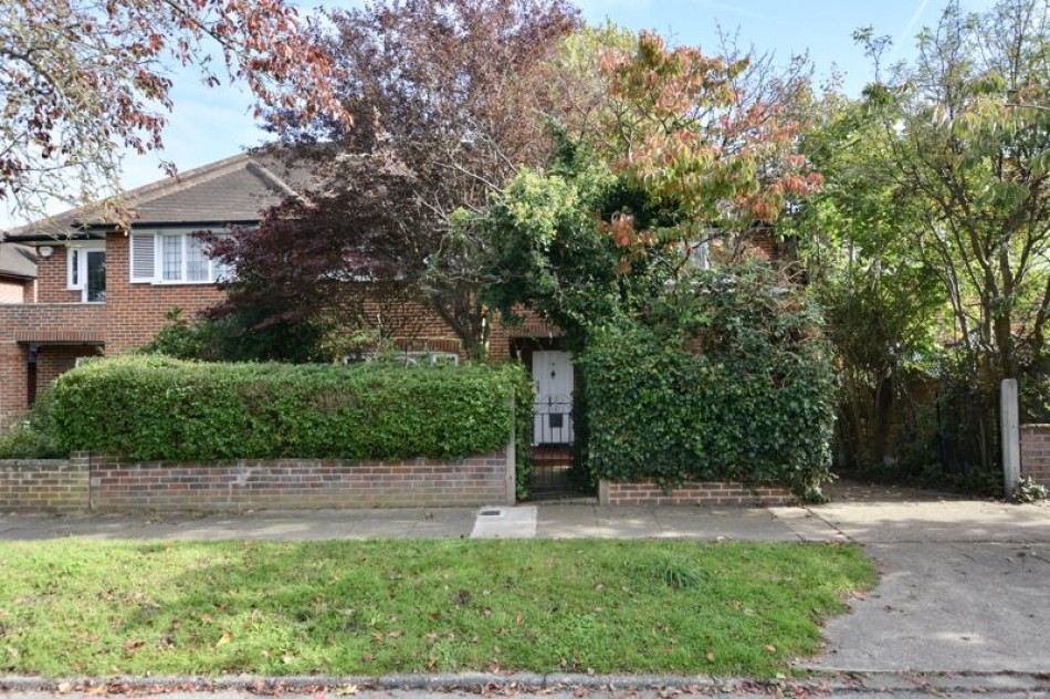 Images for Robin Hood Lane, Putney / Kingston Vale EAID:Miles&Bird BID:Miles & Bird