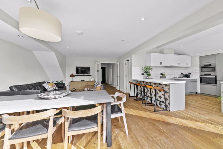 Images for Parsons Mead, East Molesey EAID:Miles&Bird BID:Miles & Bird
