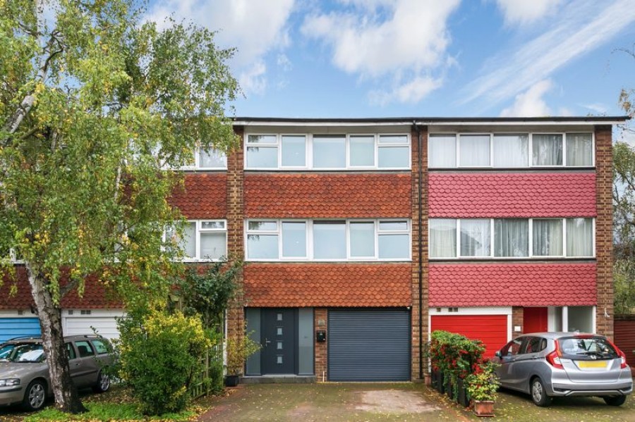Images for Spurfield, Hurst Park EAID:Miles&Bird BID:Miles & Bird