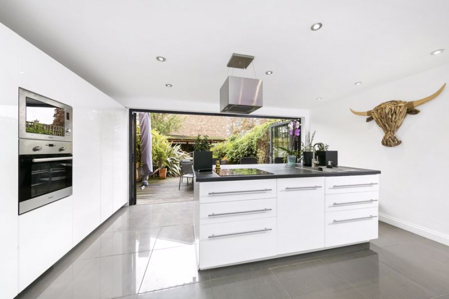 Images for Spurfield, Hurst Park EAID:Miles&Bird BID:Miles & Bird