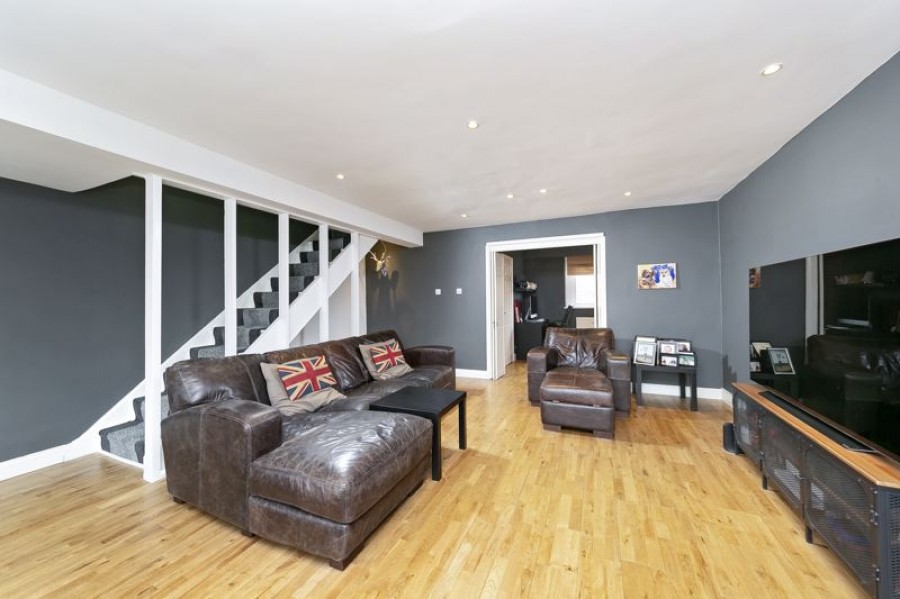 Images for Spurfield, Hurst Park EAID:Miles&Bird BID:Miles & Bird