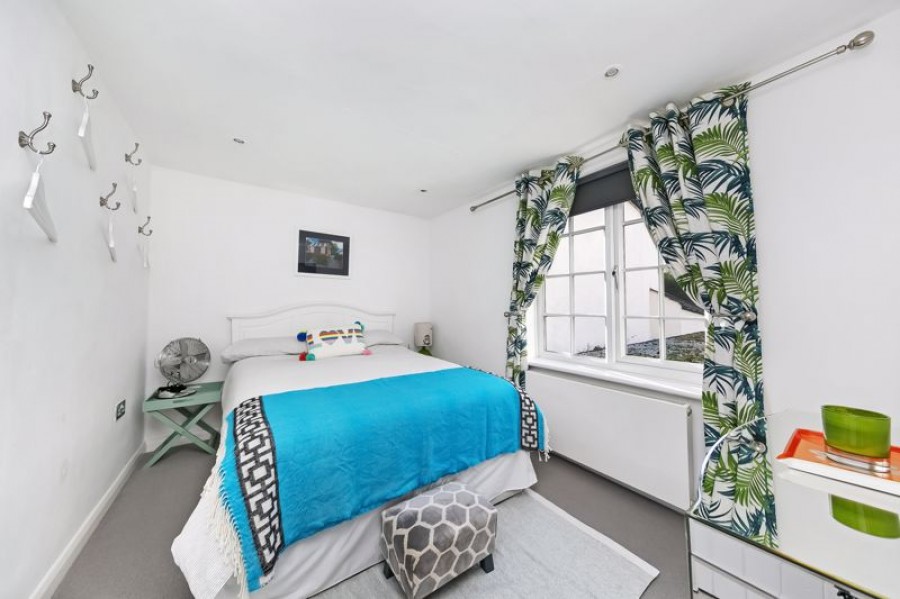 Images for Bell Cottage, Bell Road, East Molesey EAID:Miles&Bird BID:Miles & Bird