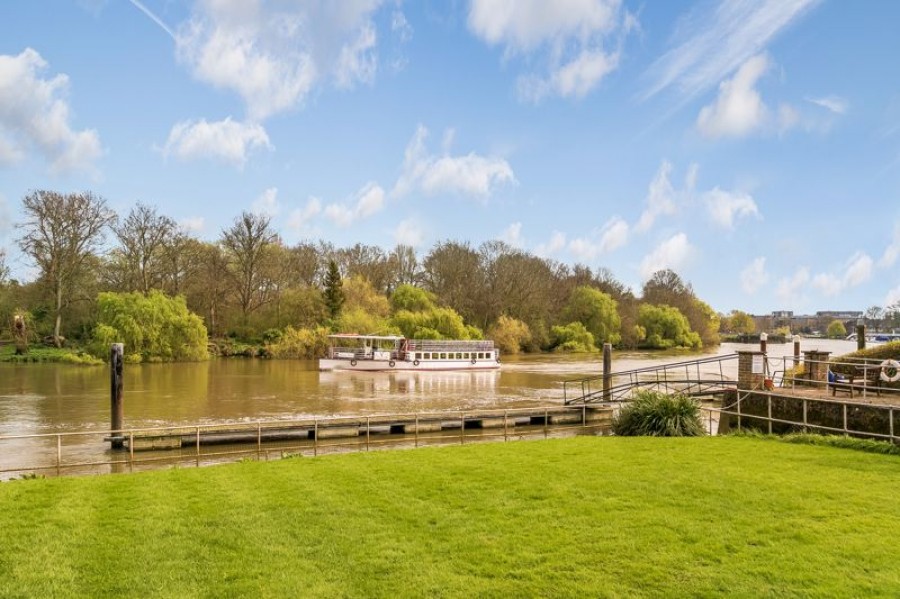 Images for Kingfisher Lodge, Strawberry Hill EAID:Miles&Bird BID:Miles & Bird