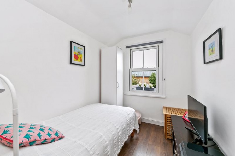 Images for Dennis Road, East Molesey EAID:Miles&Bird BID:Miles & Bird