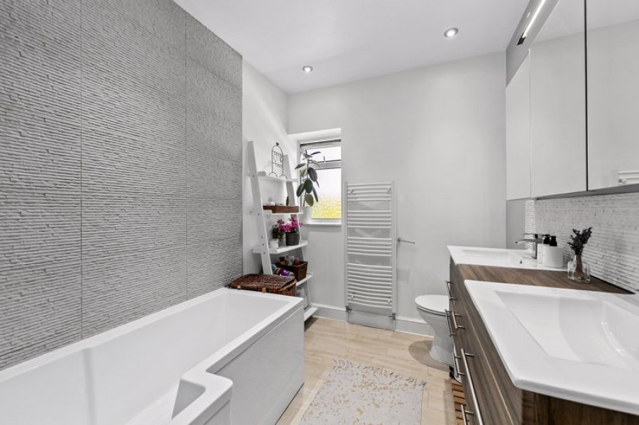 Images for The Fairway, West Molesey EAID:Miles&Bird BID:Miles & Bird