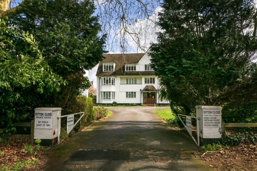 Images for Gresham House, Watts Road, Thames Ditton EAID:Miles&Bird BID:Miles & Bird