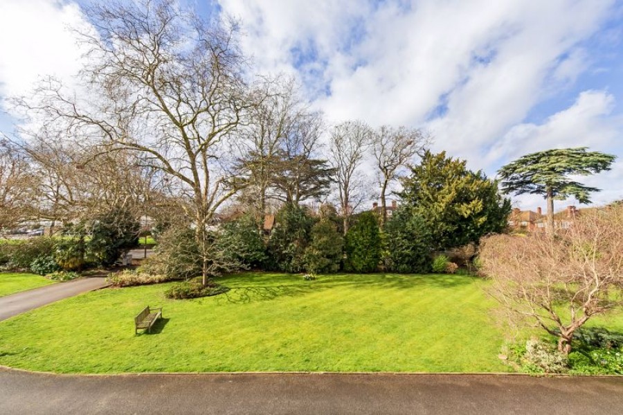 Images for Gresham House, Watts Road, Thames Ditton EAID:Miles&Bird BID:Miles & Bird