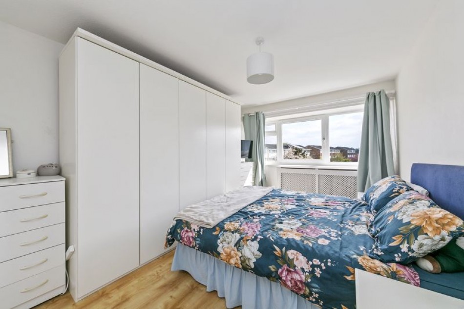 Images for Bedster Gardens, Hurst Park EAID:Miles&Bird BID:Miles & Bird