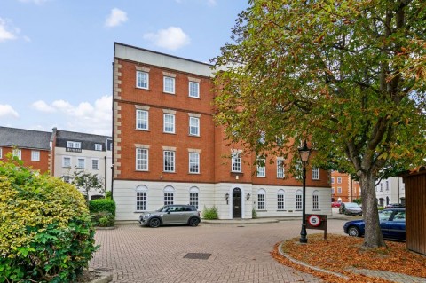 Queens Reach, East Molesey