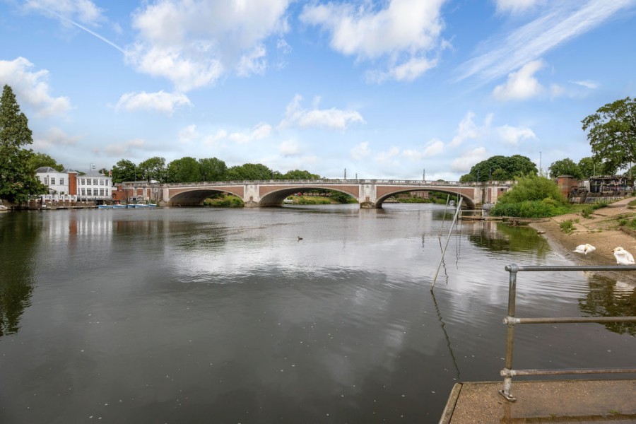 Images for Bridge Road, East Molesey EAID:Miles&Bird BID:Miles & Bird
