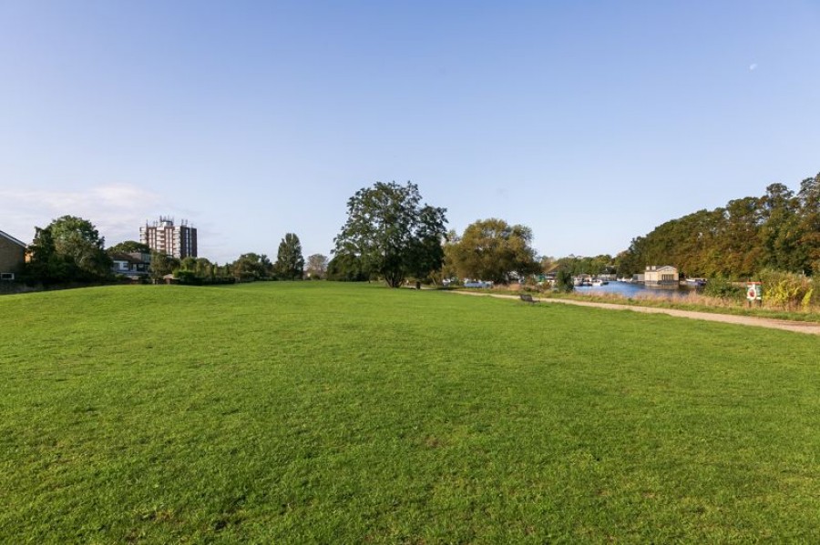 Images for Buckingham Gardens, Hurst Park EAID:Miles&Bird BID:Miles & Bird