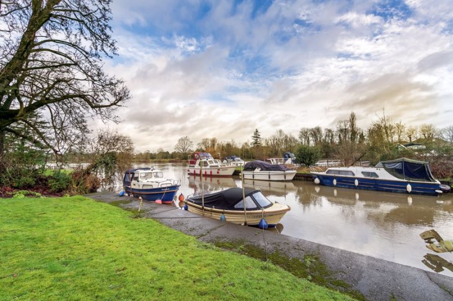 Images for River Reach, Teddington EAID:Miles&Bird BID:Miles & Bird