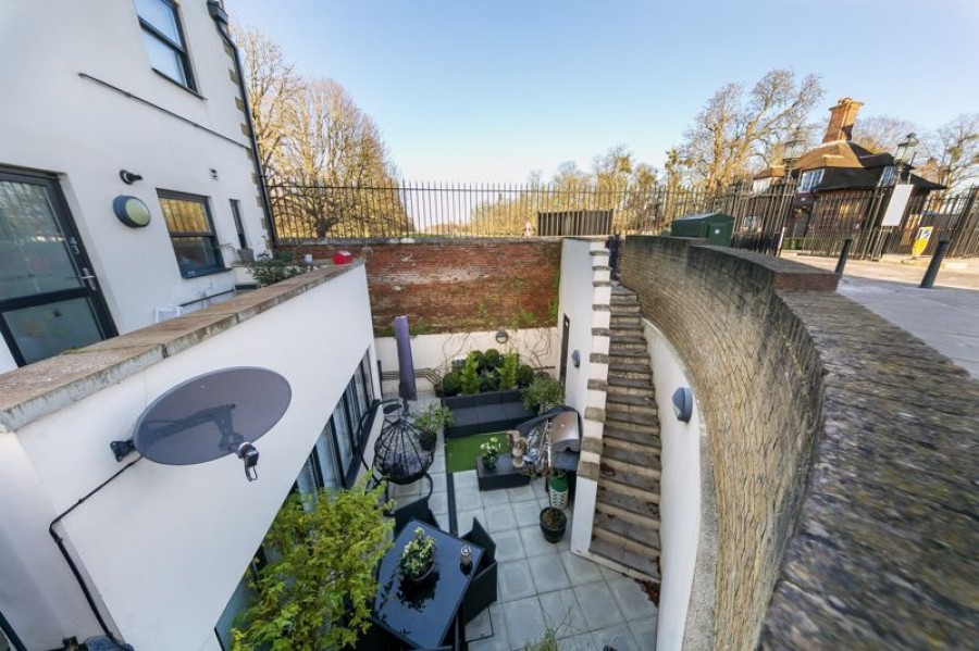 Images for Hampton Court Road, East Molesey EAID:Miles&Bird BID:Miles & Bird