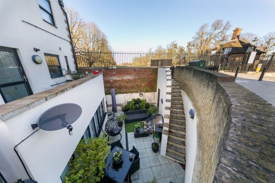 Images for Hampton Court Road, East Molesey EAID:Miles&Bird BID:Miles & Bird