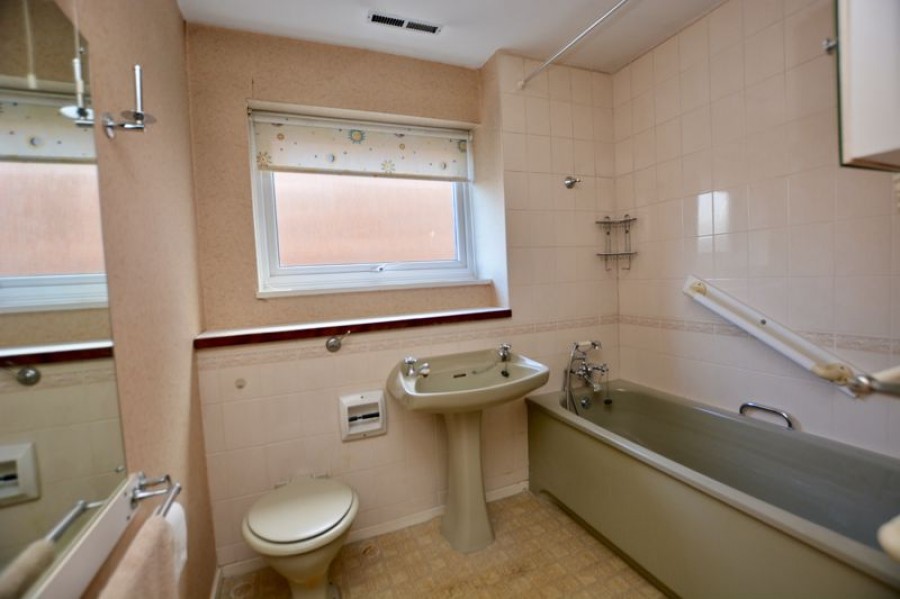 Images for Winchilsea Crescent, Hurst Park EAID:Miles&Bird BID:Miles & Bird