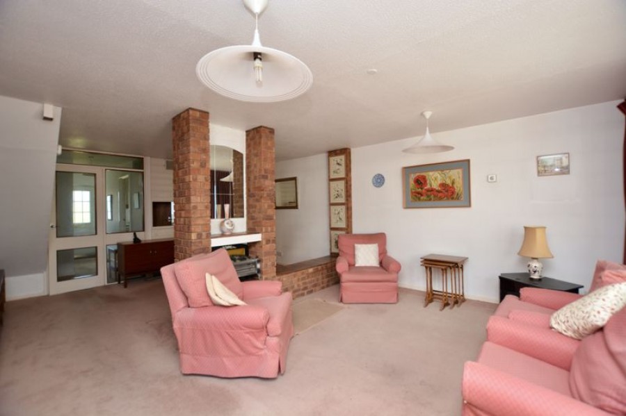 Images for Winchilsea Crescent, Hurst Park EAID:Miles&Bird BID:Miles & Bird
