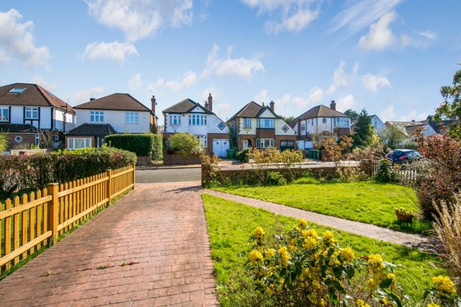 Images for Greenwood Road, Thames Ditton EAID:Miles&Bird BID:Miles & Bird