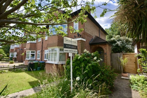 View Full Details for Warwick Road, Thames Ditton - EAID:Miles&Bird, BID:Miles & Bird