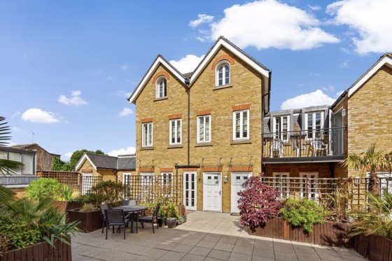 View Full Details for Hampton Court Mews, East Molesey - EAID:Miles&Bird, BID:Miles & Bird