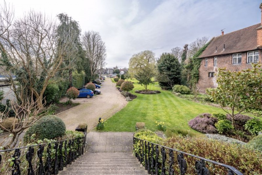 Images for Rotary Court, Hampton Court Road, East Molesey EAID:Miles&Bird BID:Miles & Bird