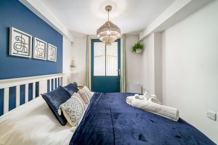 Images for Rotary Court, Hampton Court Road, East Molesey EAID:Miles&Bird BID:Miles & Bird