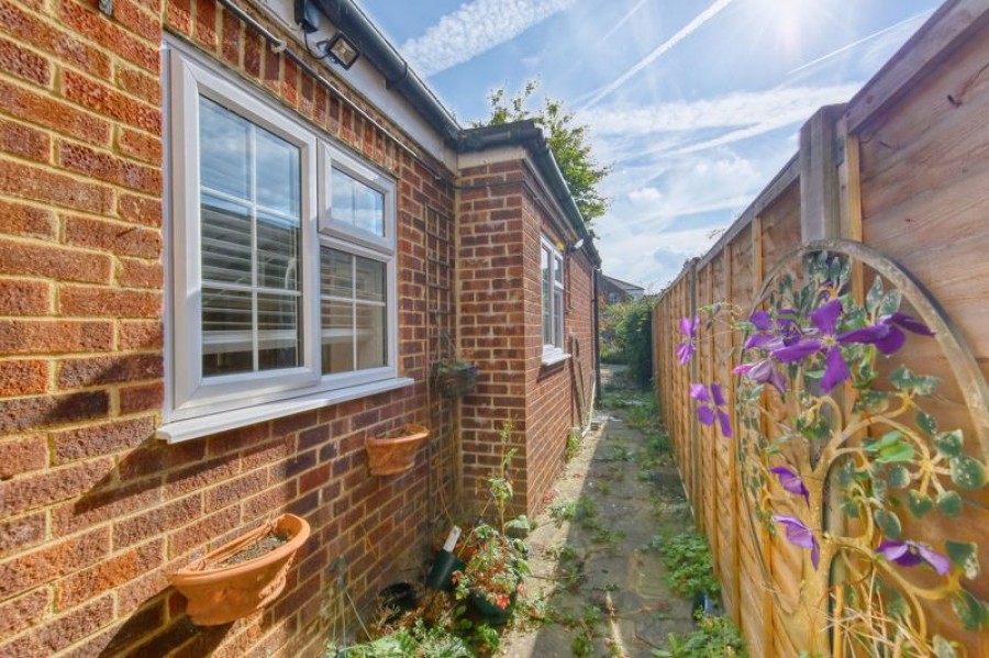 Images for Longs Cottages, Alma Road, Esher EAID:Miles&Bird BID:Miles & Bird