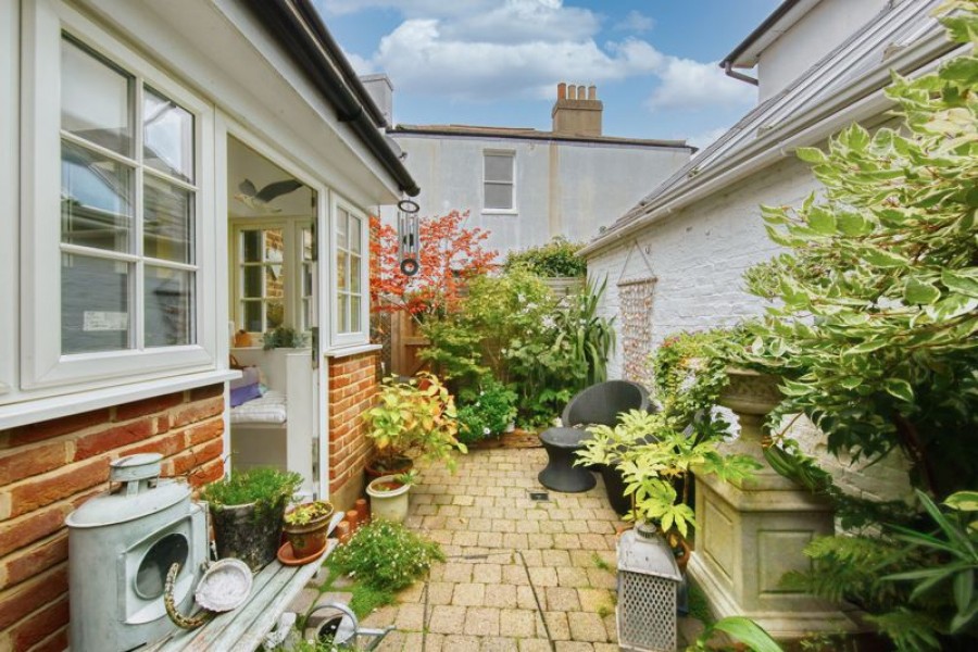Images for Bridge Road, East Molesey EAID:Miles&Bird BID:Miles & Bird