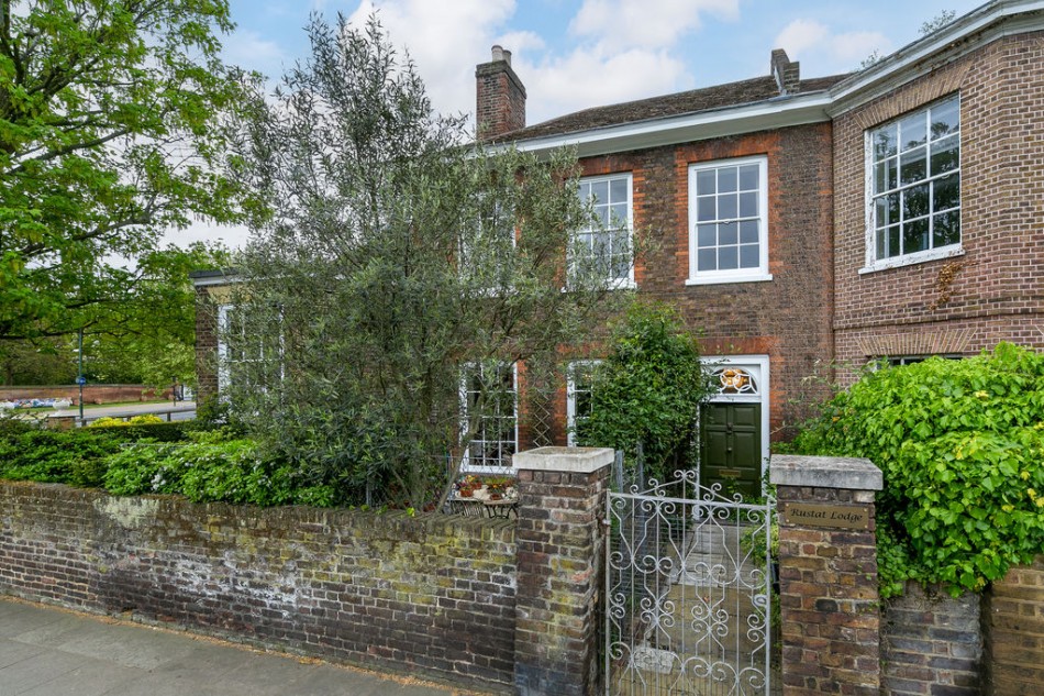 Images for Hampton Court Road, East Molesey EAID:Miles&Bird BID:Miles & Bird