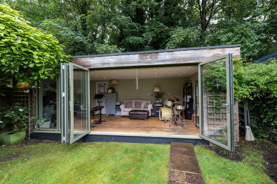 Images for Portsmouth Road, Thames Ditton EAID:Miles&Bird BID:Miles & Bird