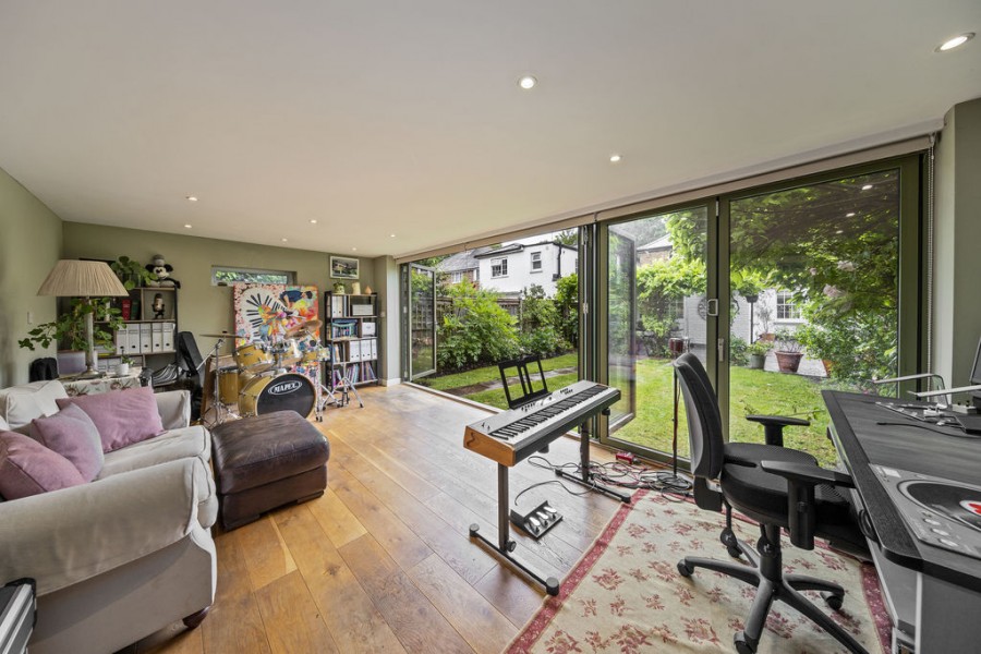 Images for Portsmouth Road, Thames Ditton EAID:Miles&Bird BID:Miles & Bird
