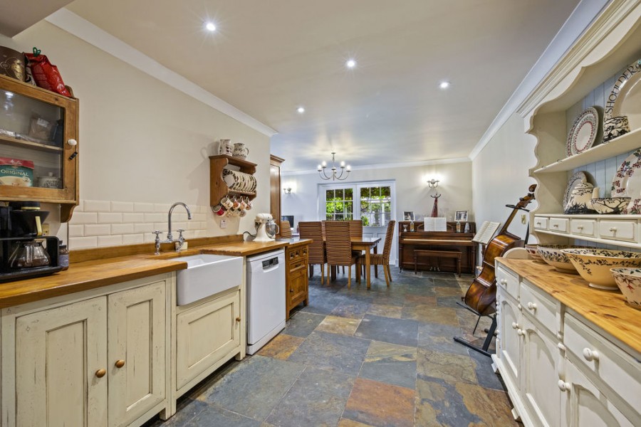 Images for Portsmouth Road, Thames Ditton EAID:Miles&Bird BID:Miles & Bird