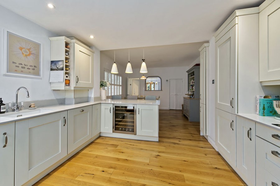 Images for High Street, West Molesey EAID:Miles&Bird BID:Miles & Bird