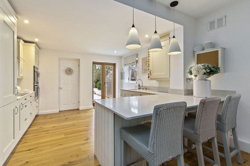 Images for High Street, West Molesey EAID:Miles&Bird BID:Miles & Bird