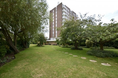 Thames Court, Victoria Avenue, West Molesey